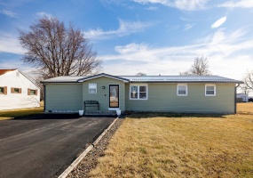 315 Railroad Street, Kentland, Indiana, 4 Bedrooms Bedrooms, 7 Rooms Rooms,4 BathroomsBathrooms,Residential,For Sale,Railroad,NRA835174