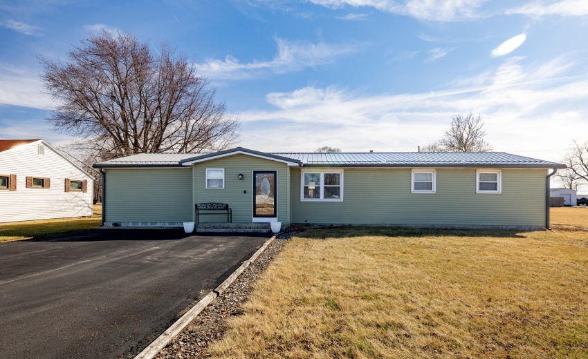 315 W Railroad St Kentland-27