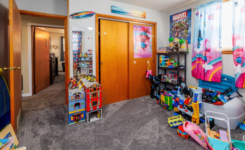 315 W Railroad St Kentland-23