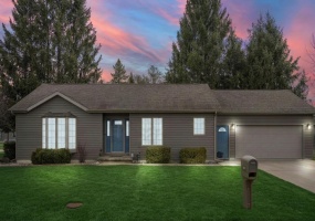 4100 East Drive, Knox, Indiana, 3 Bedrooms Bedrooms, 6 Rooms Rooms,2 BathroomsBathrooms,Residential,For Sale,East,NRA835264