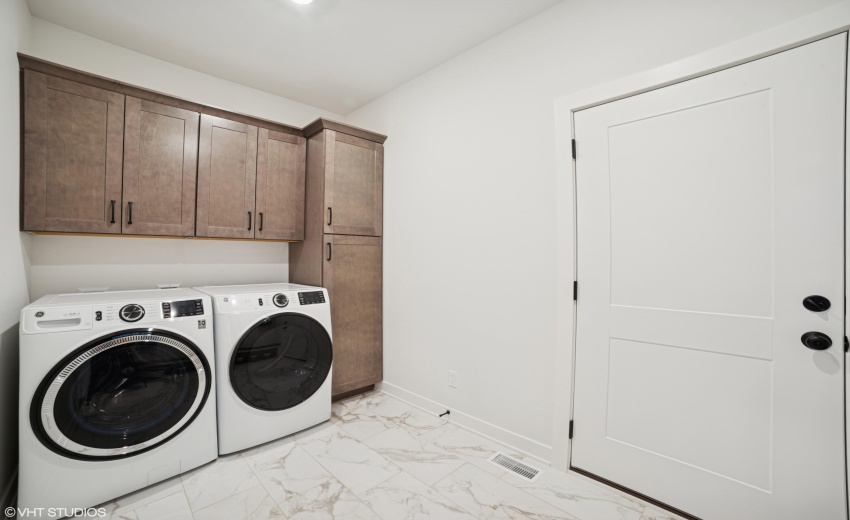 08_5985W135thPl_2010_HiRes