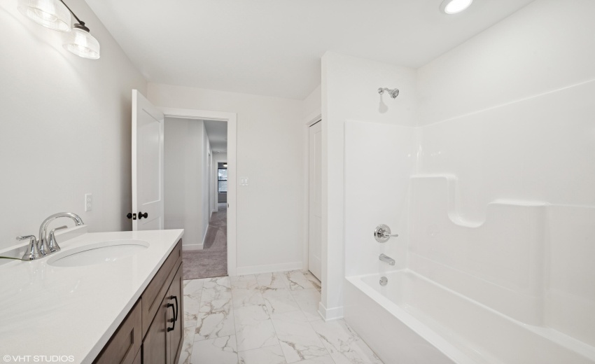 29_5985W135thPl_2042_HiRes