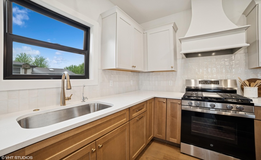 24_5985W135thPl_2029_HiRes