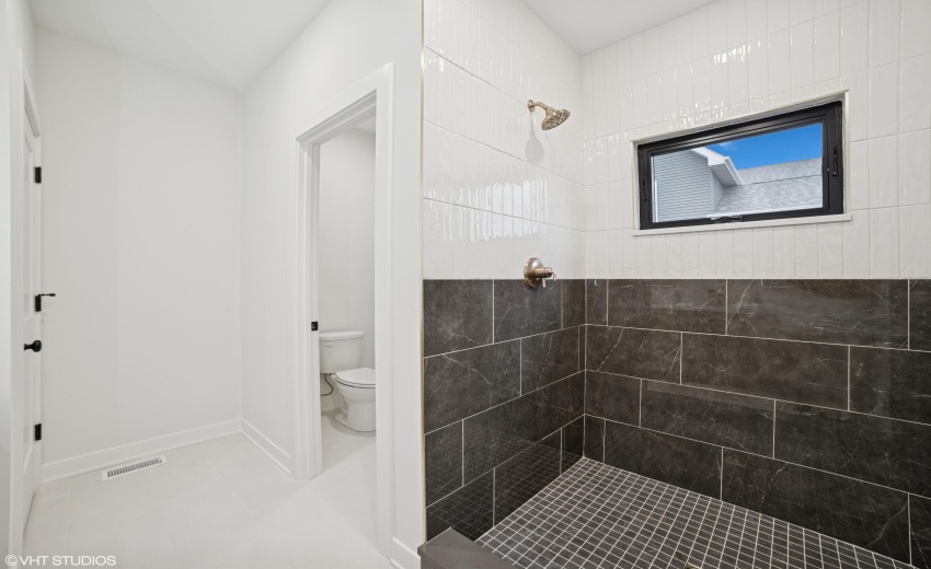 15_5985W135thPl_2019_HiRes