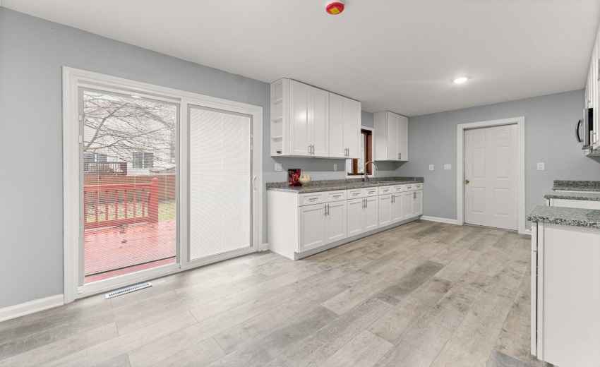 Kitchen-Access to Yard