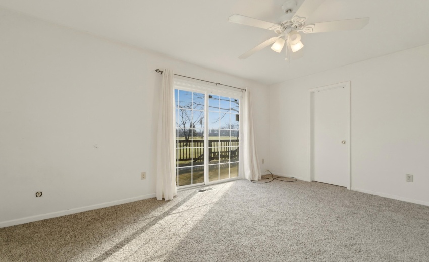 Master Bedroom - Bathroom Access