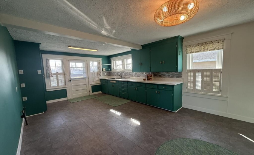 BAF1CE19-E6D9-4CC3-B7BE-6051C7620C12_1_1