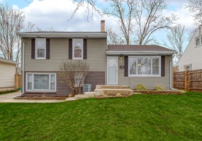 1066 10th Place, Hobart, Indiana, 3 Bedrooms Bedrooms, 6 Rooms Rooms,2 BathroomsBathrooms,Residential,For Sale,10th,NRA835360