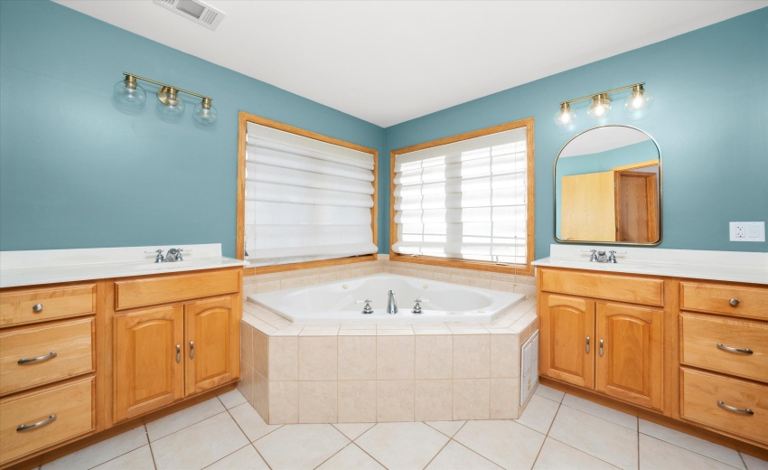 Separate shower/not shown in photo