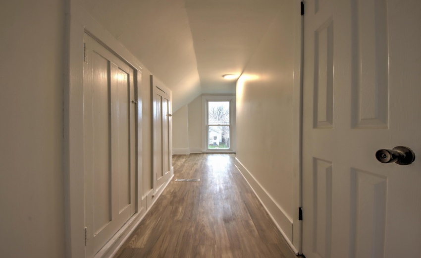 IMG_8323_4_5_6_7_8Interior 3