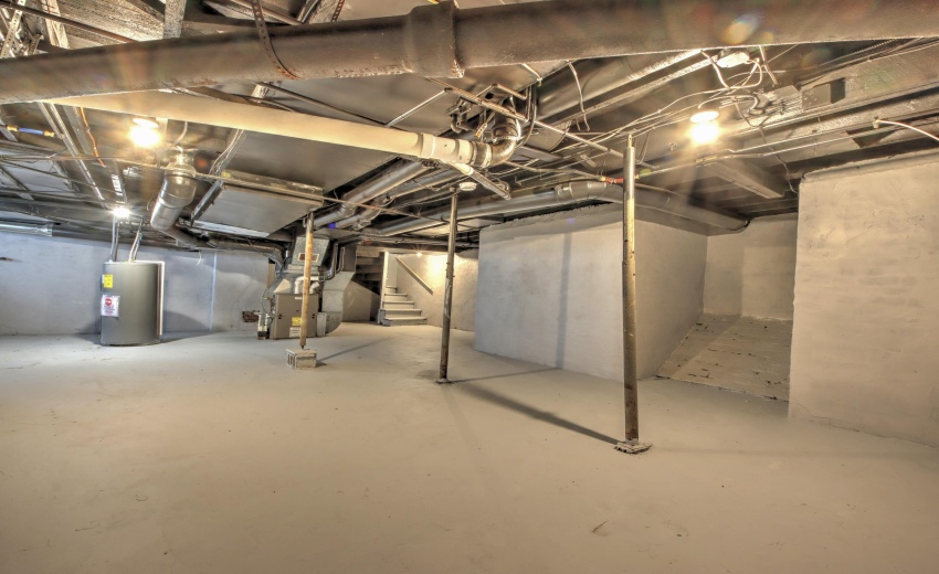 IMG_8431_2_3_4_5_6Interior 3