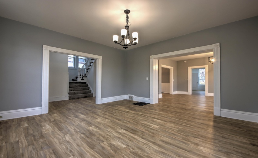 IMG_8161_2_3_4_5_6Interior 3