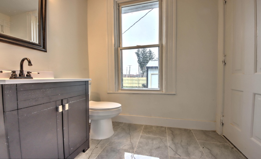 IMG_8281_2_3_4_5_6Interior 3