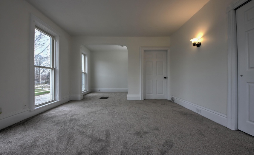 IMG_8371_2_3_4_5_6Interior 3