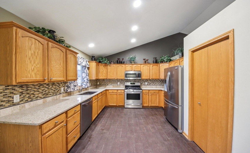 12-web-or-mls-Calumet St-S1603-012