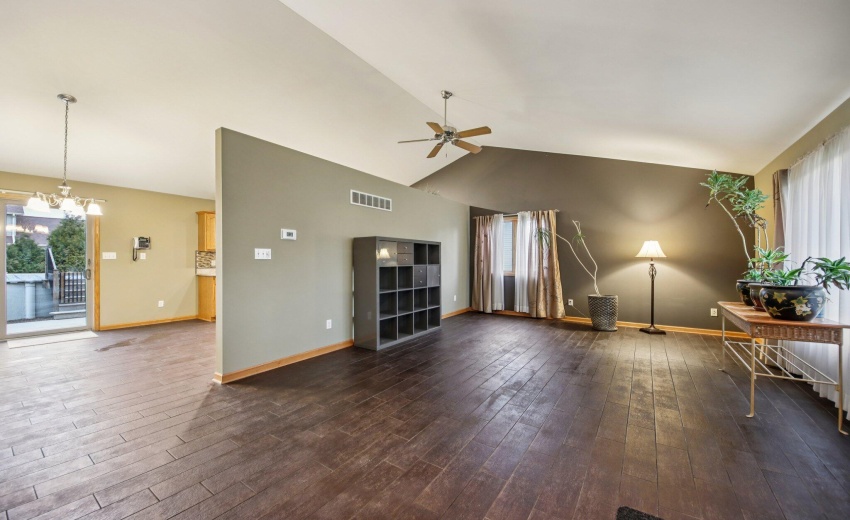 6-web-or-mls-Calumet St-S1603-006