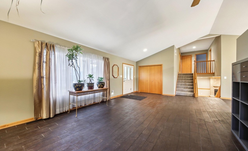 9-web-or-mls-Calumet St-S1603-009