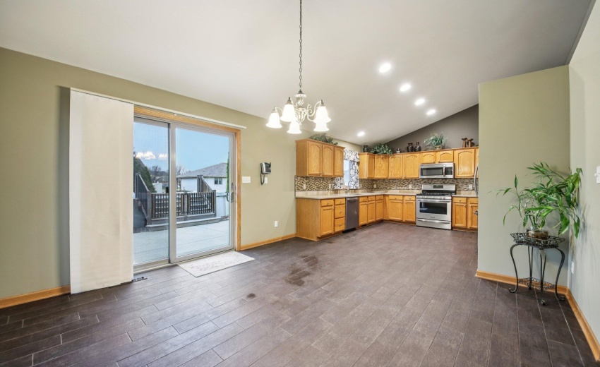 10-web-or-mls-Calumet St-S1603-010