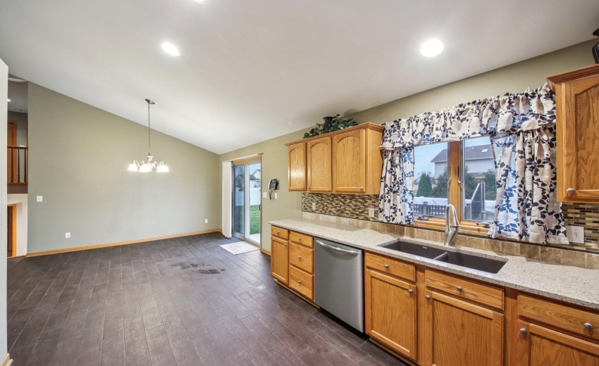 14-web-or-mls-Calumet St-S1603-014