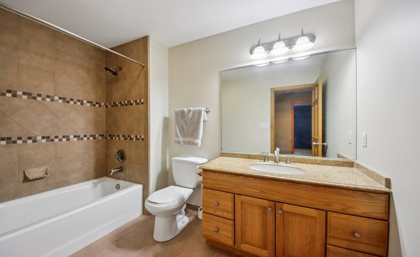 15-web-or-mls-Calumet St-S1603-015