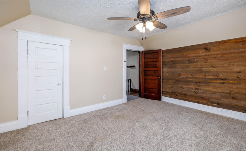 103 W Lincoln Kentland-19