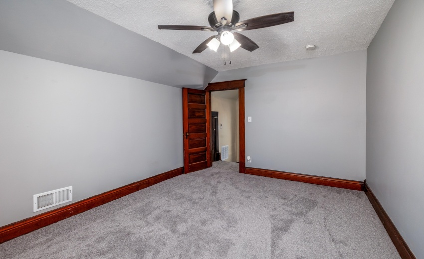 103 W Lincoln Kentland-16