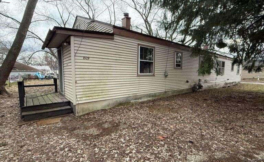 809 Kingsposrt Ln. photo two