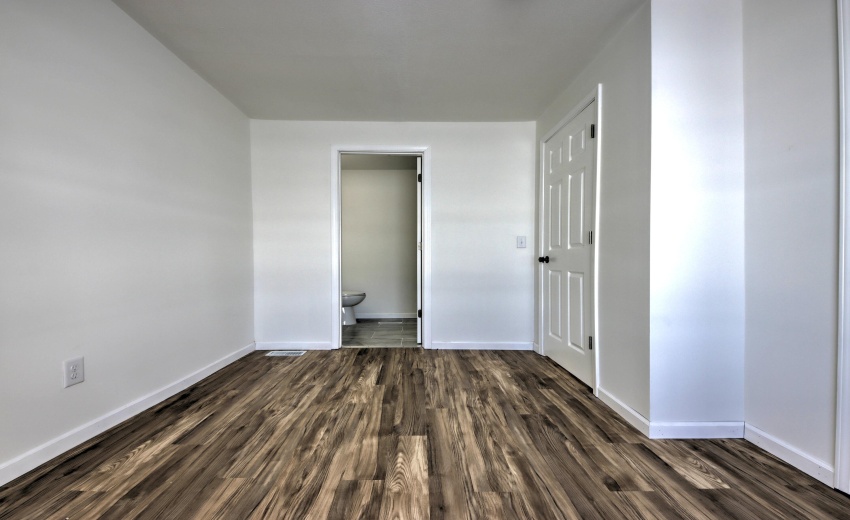 IMG_5907_08_09_10_11_12Interior 3