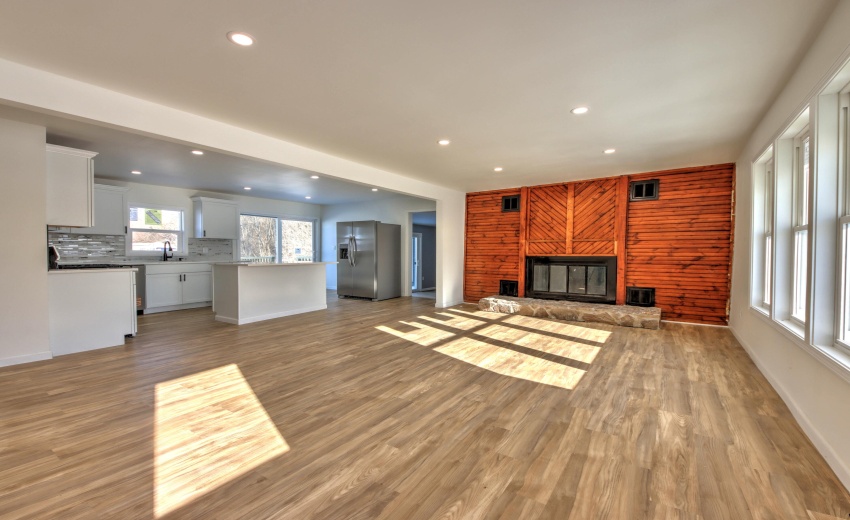 IMG_5817_18_19_20_21_22Interior 3