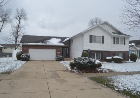 7208 Bracken Pkwy, Hobart, Indiana, 4 Bedrooms Bedrooms, 9 Rooms Rooms,3 BathroomsBathrooms,Residential,For Sale,Bracken,NRA835583