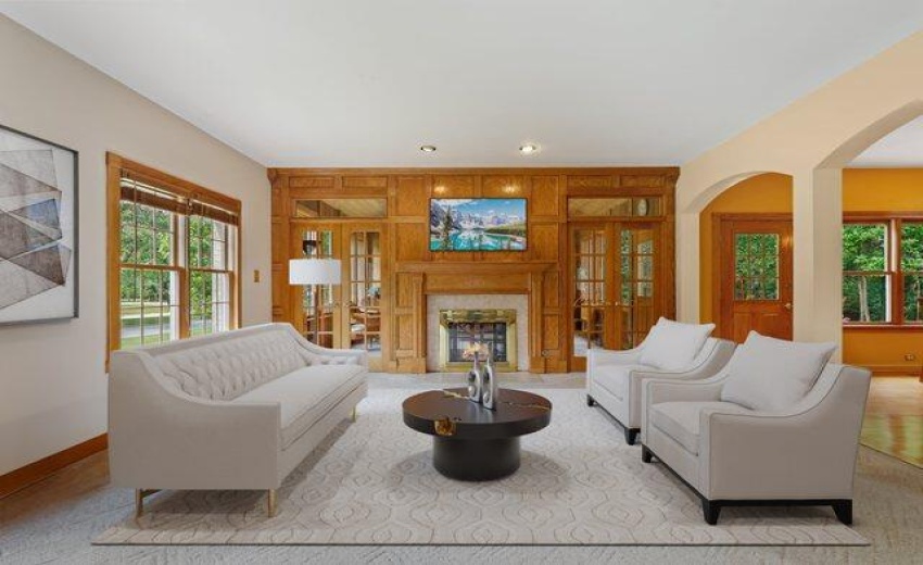 05-TRADITIONAL_FAMILY_ROOM_002