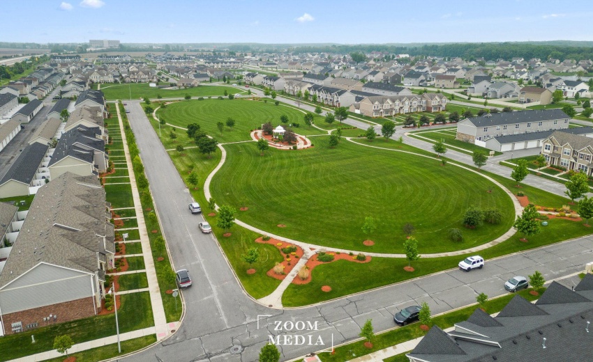 31-web-or-mls-Hamilton Square Crown Poin