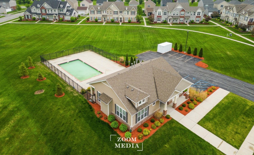 28-web-or-mls-Hamilton Square Crown Poin