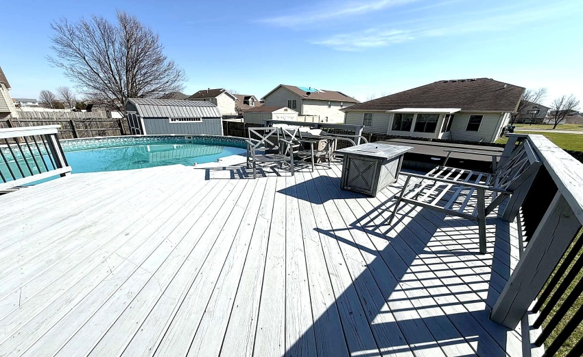 deck_pool_luxury_mls