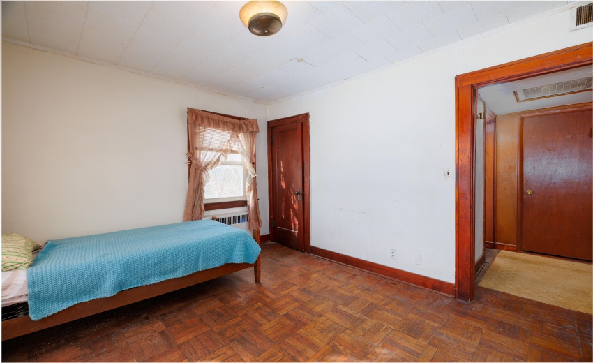 710 Second St Kentland-13