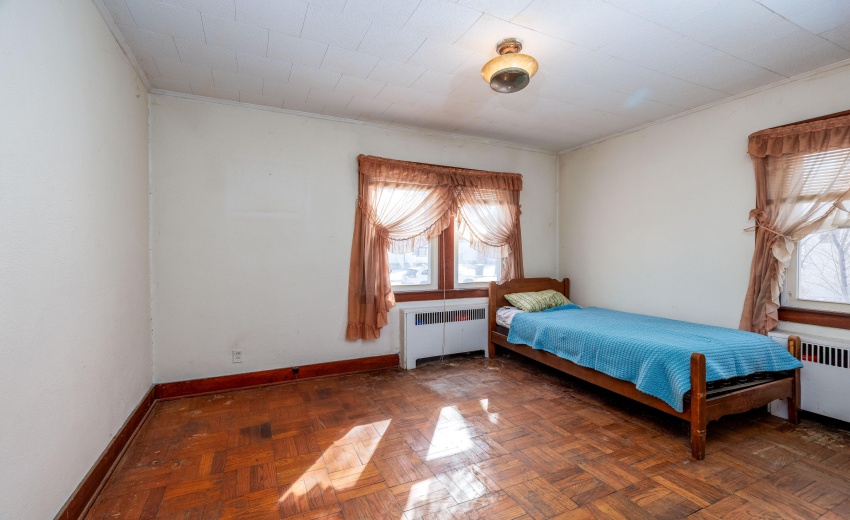 710 Second St Kentland-12