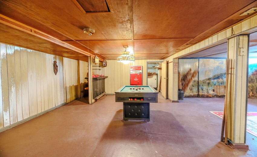 710 Second St Kentland-23