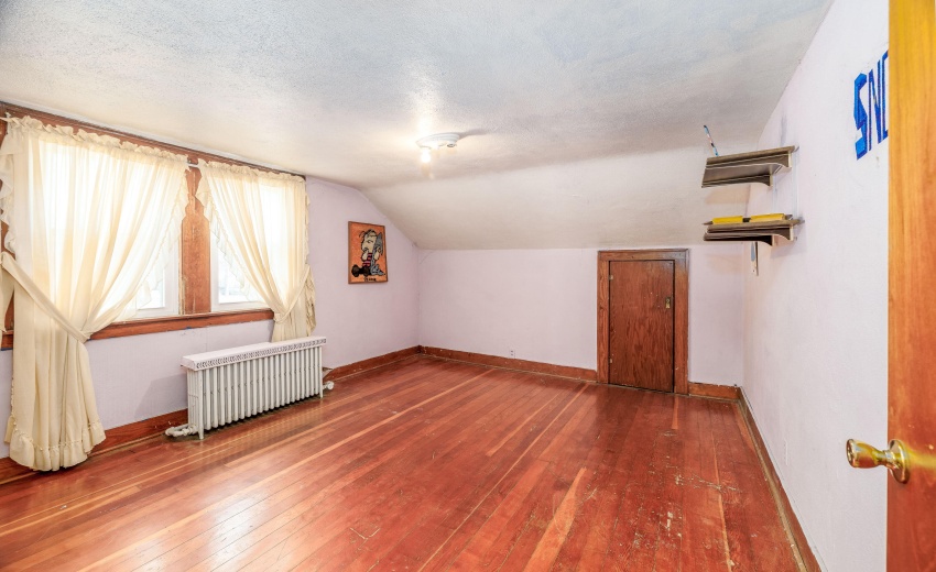 710 Second St Kentland-19