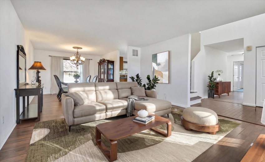 11-Virtually Staged- LR