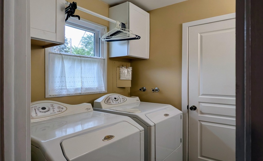 PXL_20250716_222215834.RAW-01.COVER-EDIT