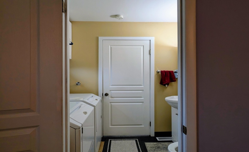 PXL_20250716_222127920.RAW-01.COVER-EDIT