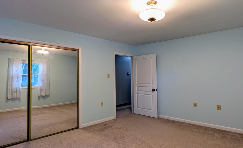 PXL_20250716_215933756.NIGHT.RAW-01.COVE