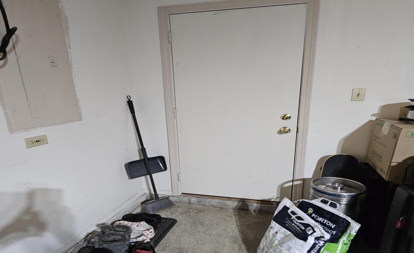 garage-door to garden patio