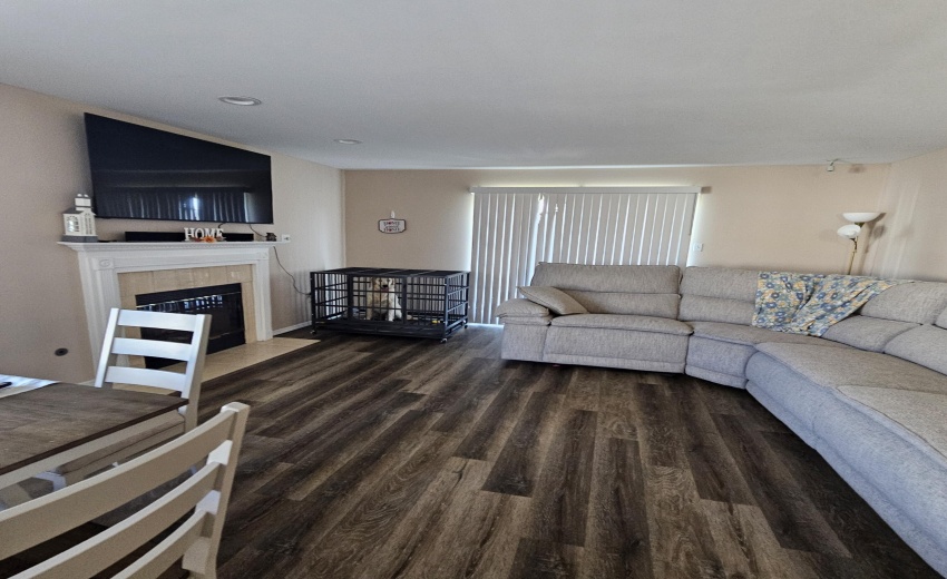 LR, FP, Doors to patio