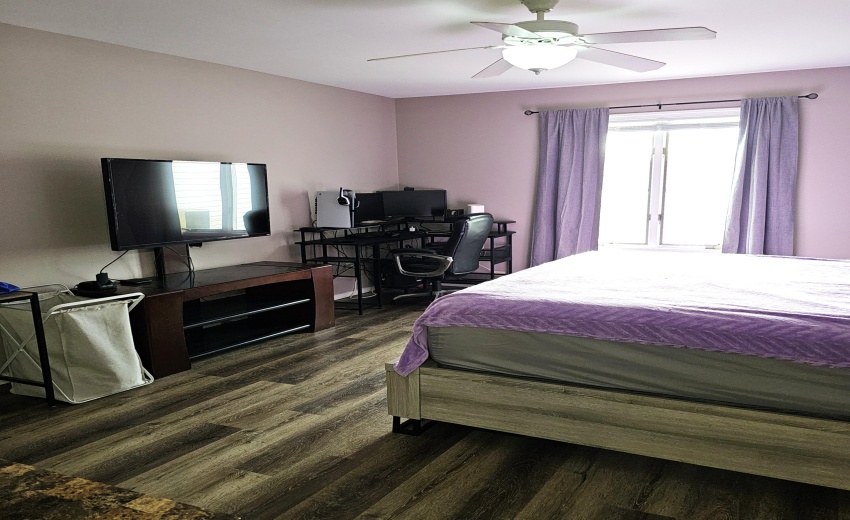 Primary-bright window