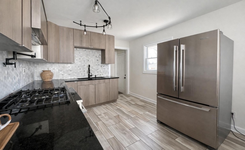 4DB8CFD6-9DEB-46F7-BBEB-0C1E04BAB384