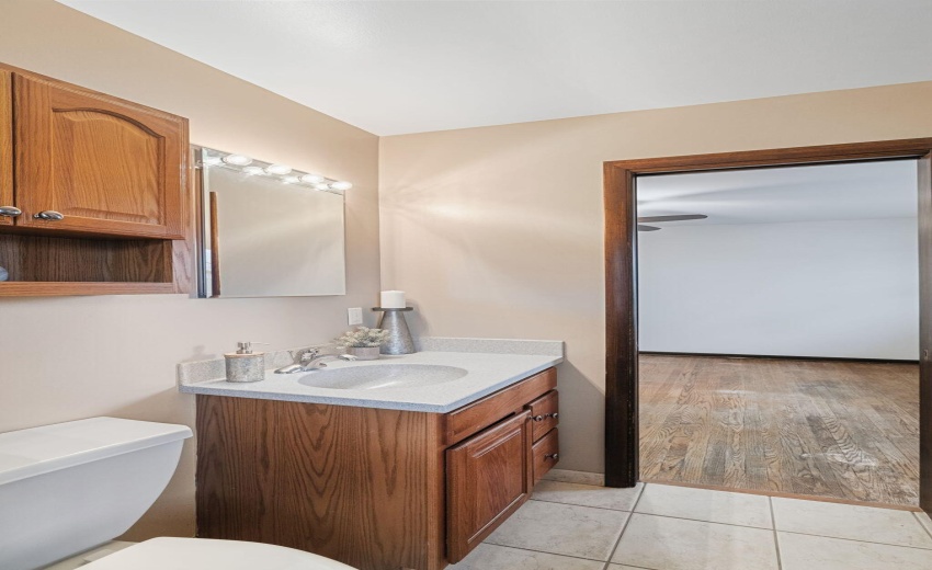 3/4 bath with primary access