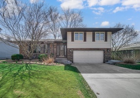 1004 Fran-lin Parkway, Munster, Indiana, 3 Bedrooms Bedrooms, 10 Rooms Rooms,3 BathroomsBathrooms,Residential,For Sale,Fran-lin,NRA835998