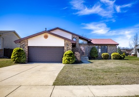 8940 Calhoun Place, Crown Point, Indiana, 4 Bedrooms Bedrooms, 9 Rooms Rooms,3 BathroomsBathrooms,Residential,For Sale,Calhoun,NRA836001