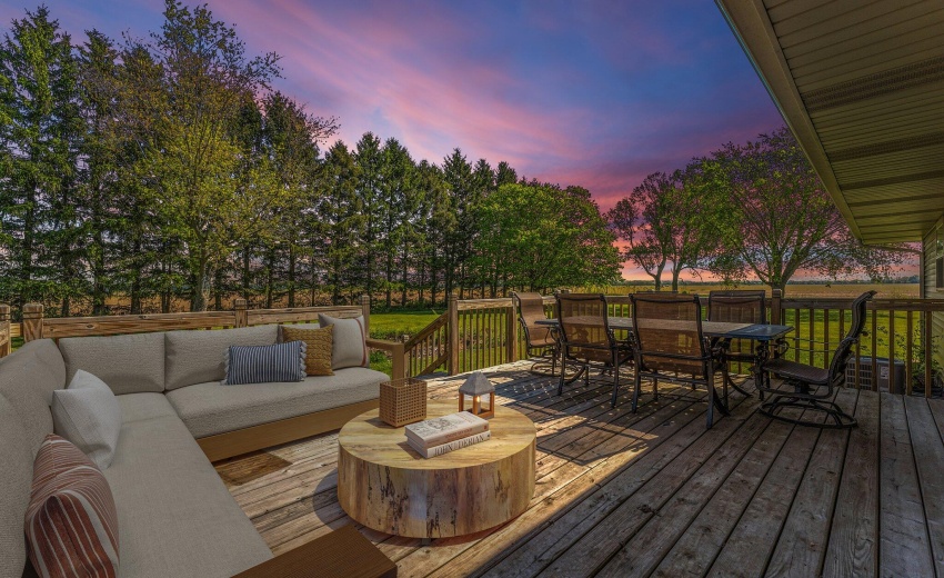 42-web-or-mls-Patio furniture